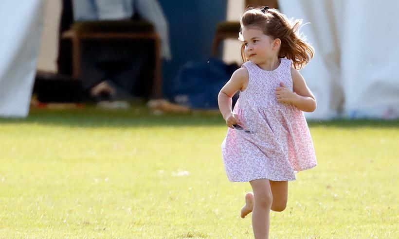 夏洛特公主才3岁,就很爱美!而且已经有了自己的“时尚名片”!