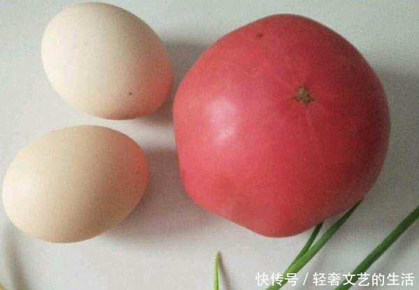  『西红柿』姑姑45岁仍是少女脸，就爱吃它，美白去皱显年轻，吃多也不会腻