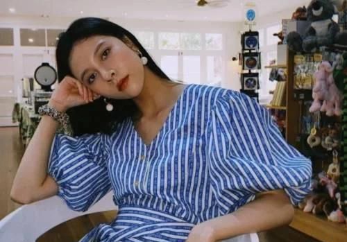 『不算』baby一柜子高跟鞋不算啥,看到宋妍霏柜子里东西:贫穷限制想象