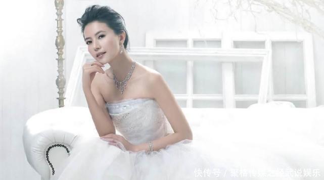 高圆圆最经典的迷人照，图四优雅大方，最后一张让人看了着迷