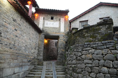  南宁@广西最东北边的县，距南宁503公里驾车需6.5小时，却被看好