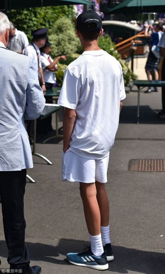 ＂小贝＂二儿子罗密欧戴上牙套颜值暴跌