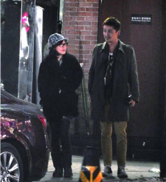 胡歌再爆复合新闻,粉丝辟谣却遭“路人”队形辱骂