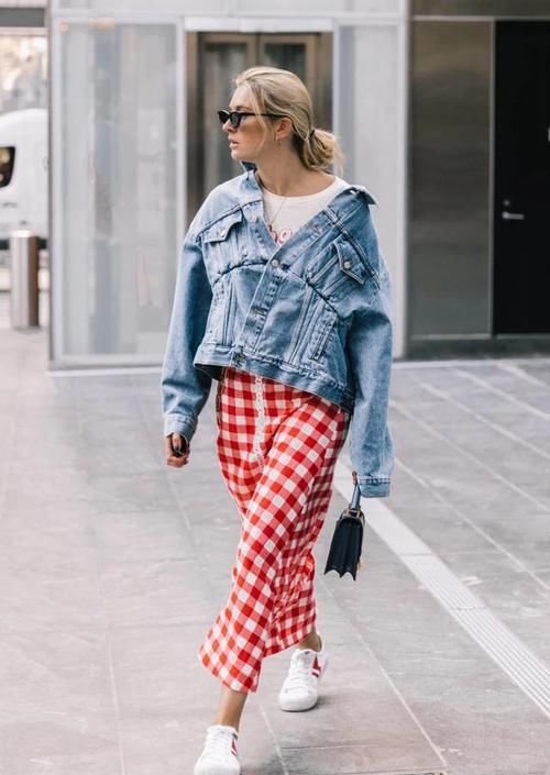  气质■裙子下面别搭高跟鞋，学学时尚达人的“娘MAN风格”，时髦显气质