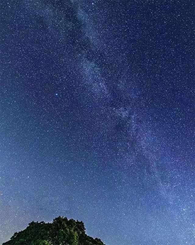 莫干山脚下一座450m花园美景里的ins风网红民宿，BBQ区、泳池