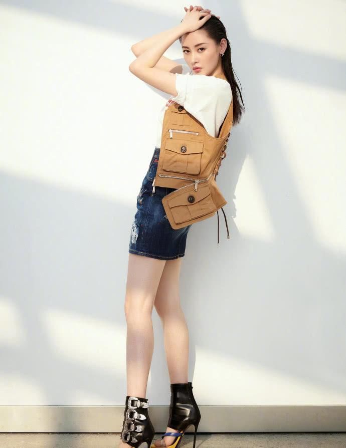 张天爱穿包臀裙秀身材,侧面的马赛克亮了,美到犯规了!