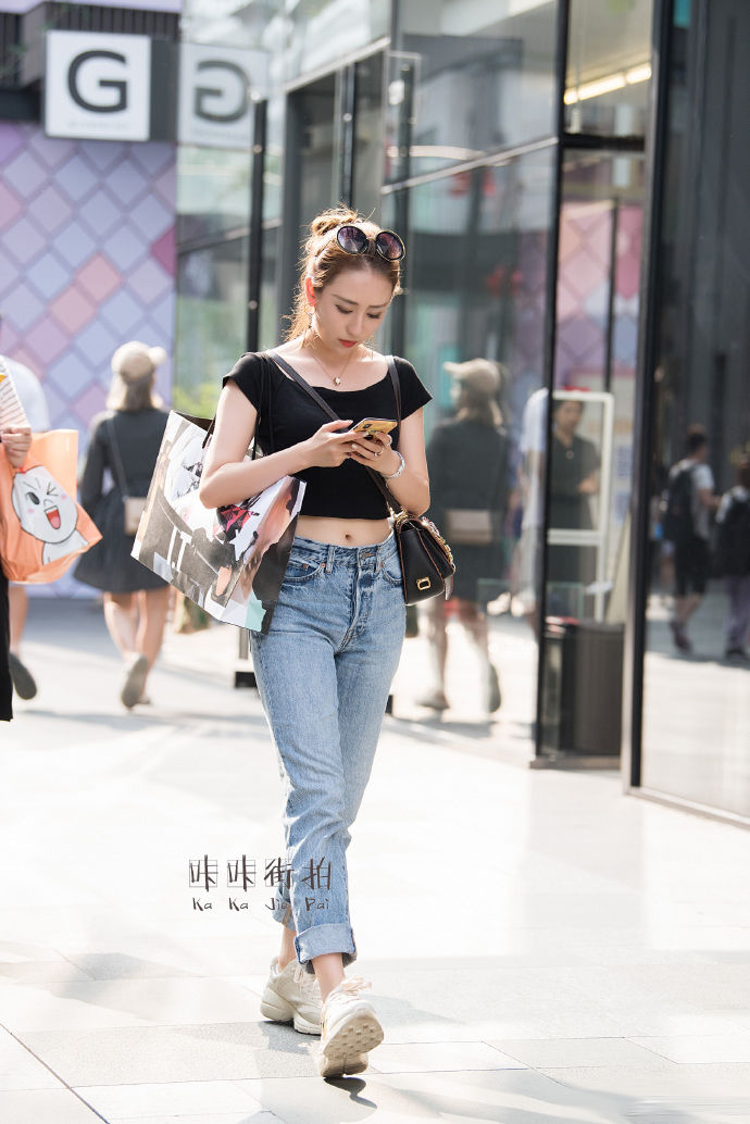 街拍北京:几套时尚的夏日穿搭，让你展示不一样的美感!