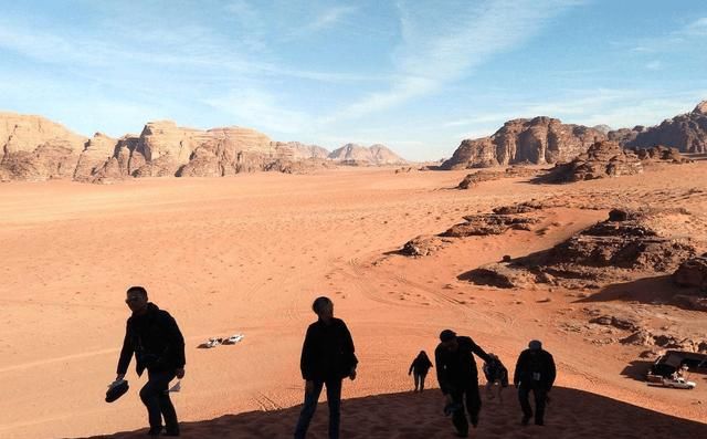 亚洲小国在沙漠上建起大型农场，还成了国内主要的粮食供应来源！