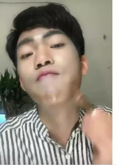 工地小伙自学化妆，化妆前后判若两人