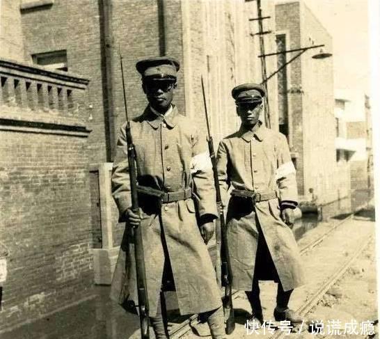 #炕床#老照片储秀宫婉容凌乱的炕床,图6晚清小王爷和他霸占来的名妓!