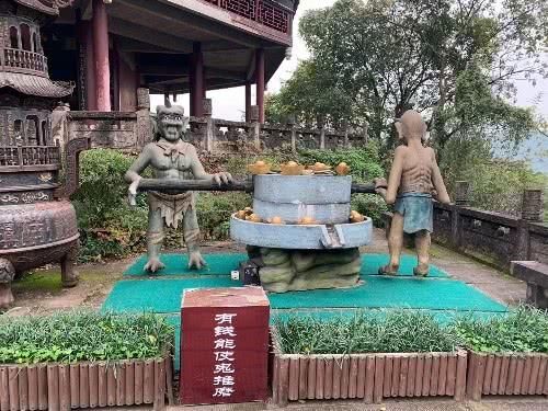 重庆让人印象深刻的一座城，走一遍，就像下了一趟“阴曹地府”