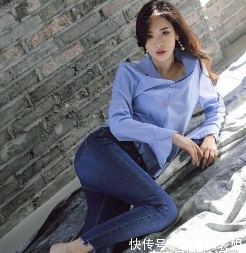  [气质]年轻自信的牛仔裤美女，高挑又漂亮！