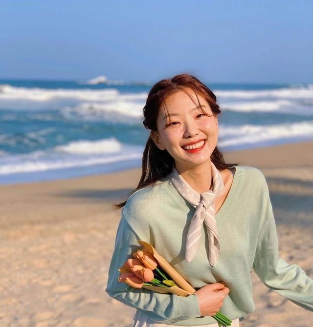  半身裙：韩国元气博主利和真会穿,甜美有气质,人人都能学会