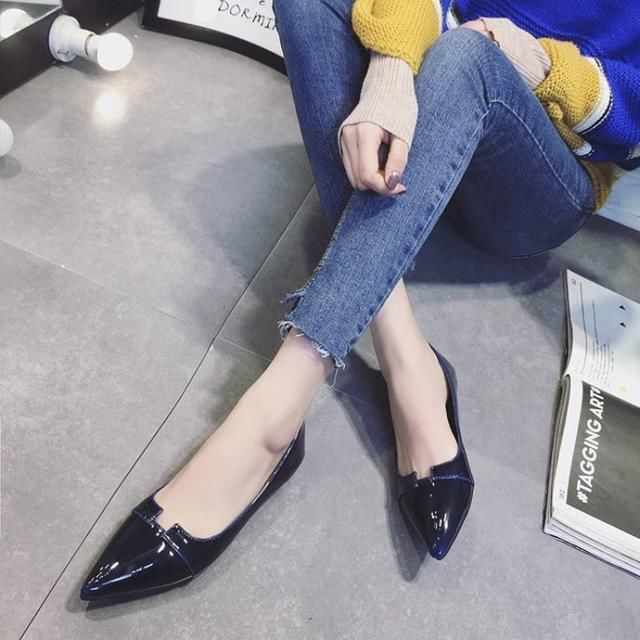 尖头平底鞋的舒适与优雅并存，高跟鞋的确不懂