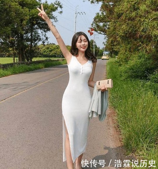 【路边】街拍路边的白色连衣裙美女,窈窕身姿惹人爱!