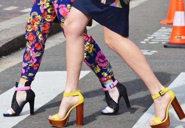 过35岁女人，这3种鞋子再喜欢也别穿，伤脚显腿粗，还拉低你衣品