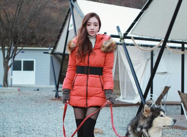 一体式连衣裙，美女身材绝了，什么才是真正“腿玩年”