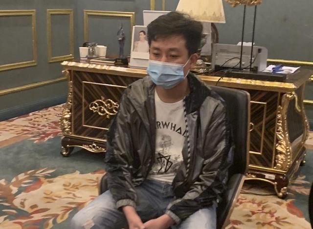  [隆鼻手术]俩女子隆鼻一个呼吸不畅一个假体顶出来！美容医院：类似的挺多…
