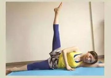 4步瑜伽动作,让你拥有漂亮美腿