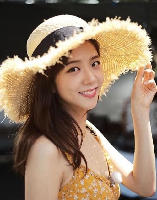  「名媛」精致的女人懂得做“加法”，抓住身上这3个地方，气质高级如名媛