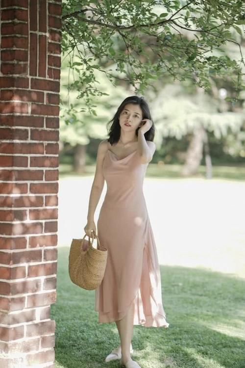  『选择一』三木博主春季穿搭，格子西服外套内搭吊带连衣裙，减龄又洋气