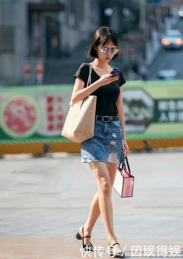  【美女】美女搭配着一双气质的高跟凉鞋，绑带的设计让她看上去更加的迷人
