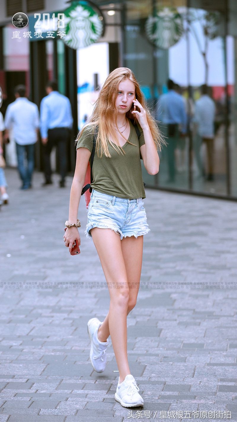 街拍:燥热的三伏天也挡不住女人一颗爱美追求时尚的心
