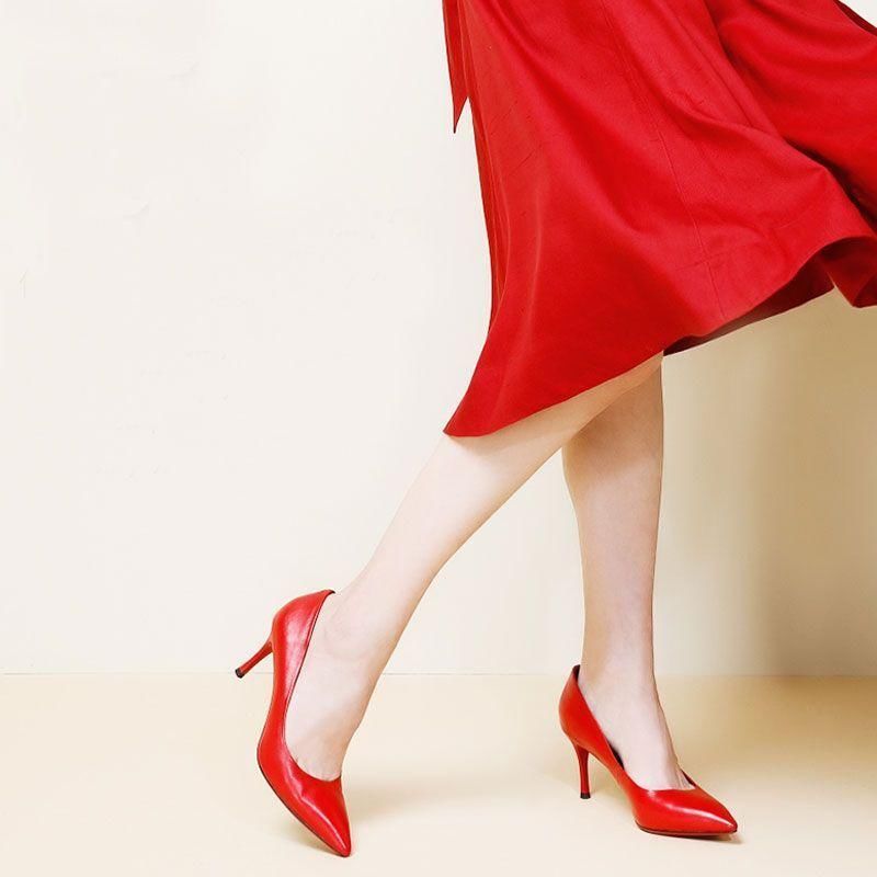 女人会穿傲人的高跟鞋，展现女性诱人气质