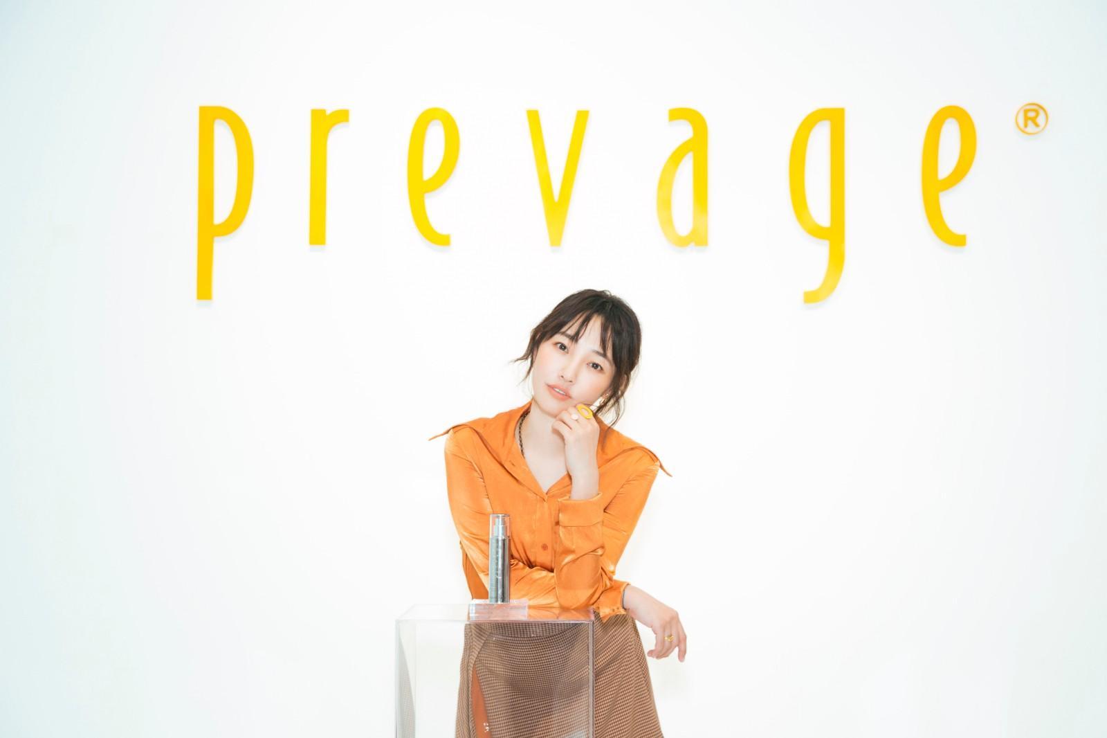 白百何不规则及膝裙尽显温婉优雅 橘色系造型显青春元气