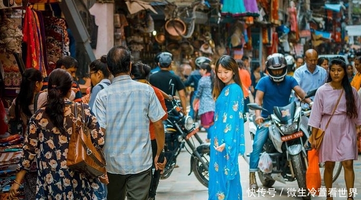 印度女性最爱穿的衣服，一张布料就能包裹全身，还因此来判断身份