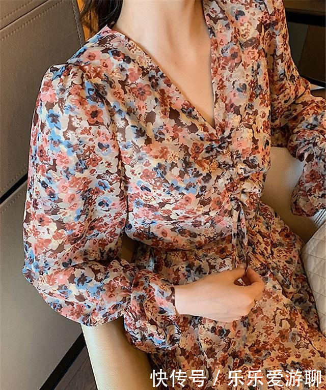  「显瘦」每天不知道穿啥？试试这种连衣裙，美嫩又显瘦，真是太美了