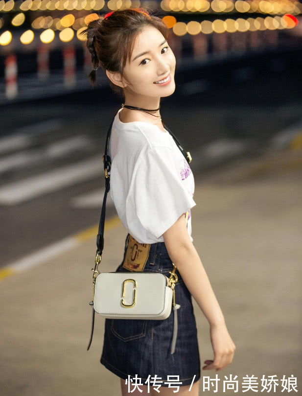 毛晓彤为了博眼球也是拼了,居然在裙子上贴风湿贴?简直不敢信!