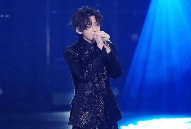  天赐的声音@《天赐》偶像扎堆，为什么小鬼能成首位拿“金曲”的爱豆？