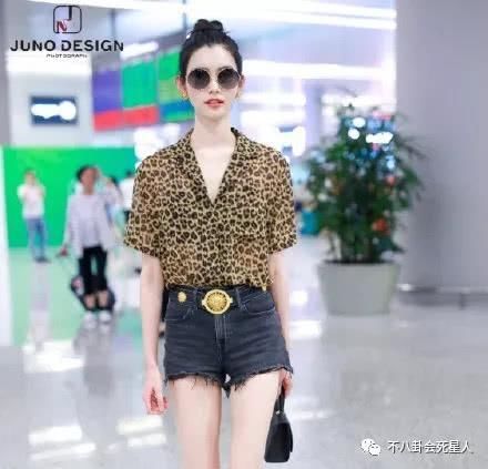 女星早秋机场秀，蒋欣依旧雄壮，张馨予幸福肥，吴昕身材比例太虐