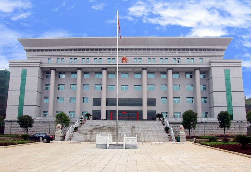 湖南郴州一个县，和广东韶关接壤，拥有莽山景区