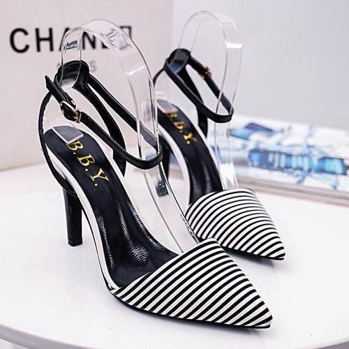 生完孩子的女人别总穿妈妈鞋，掉价！连衣裙+高跟鞋，这才是气质