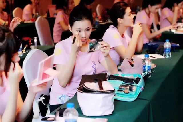 华姐|美丽夏令营开营在即,导师揭幕之美丽塑造