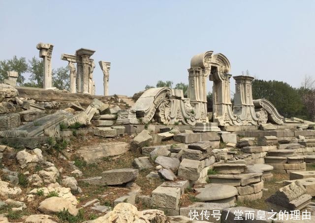 中国对该国伸出援手，为表感谢，将1158公里土地划给中国