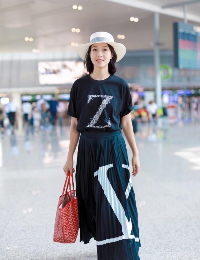  『女生』T恤的9种穿法，最后3种被很多女生所忽略，穿好提气时髦巨显瘦！