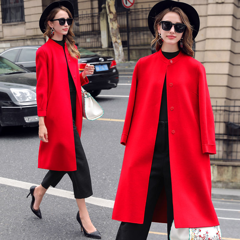 天!新款毛呢大衣真时髦，比皮草好看百倍，搭小脚裤完全不挑人