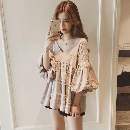 女孩子衣服不能穿的太随意，穿这样的衣服，真的是时尚又显气质