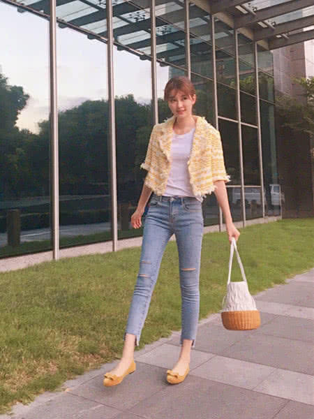 乔欣到底有多瘦?这么紧的牛仔裤都能塞进去，网友:大长腿看不厌