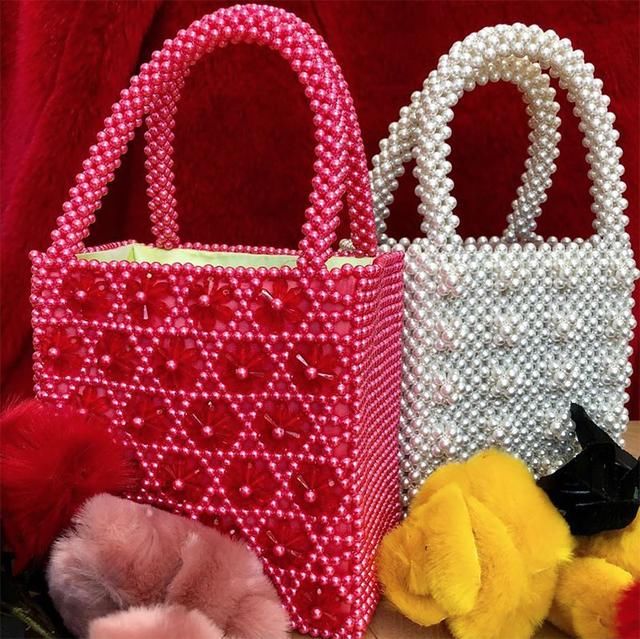 101女孩的少女感，原来靠这些“塑料”单品就能get？