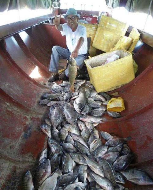  「泡沫箱」万峰湖真的是钓鱼人的天堂吗？