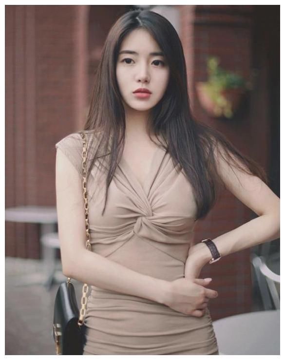 街拍：图1出水芙蓉，图2小女人，图3举手投足释放娇俏魅力！