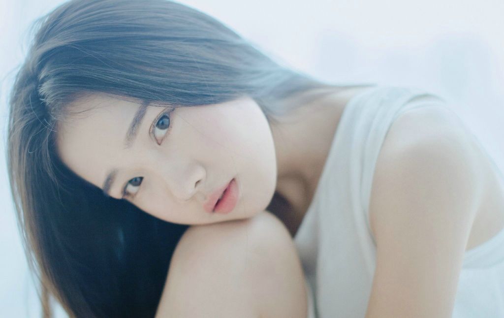 笑容甜美的大长腿丹凤眼清纯肤白邻家清纯女孩私拍