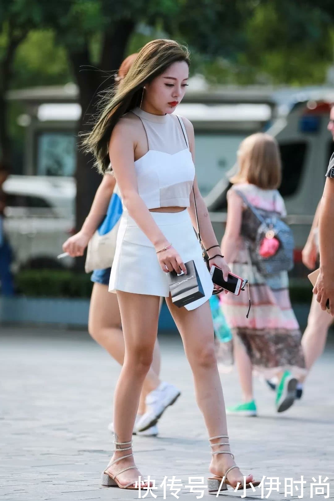 穿紧身瑜伽裤的美艳辣妈，成熟小女人的大胆穿法