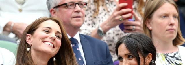 凯特王妃与梅根携手看温网，裙装与裤装的碰撞，丰腴与瘦削的对决