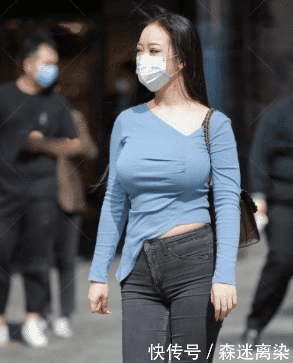 适合|不规则的蓝色上衣,只适合微胖女人穿,否则穿不出这时髦效果