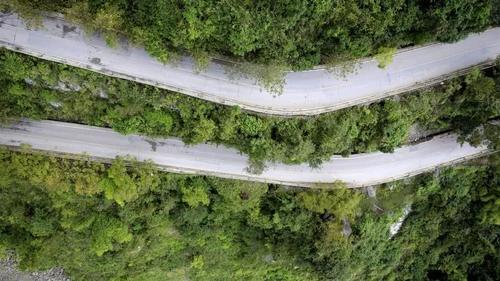 重庆这个县被誉为渝鄂咽喉,以八面山为分水岭,深藏于武陵山腹地